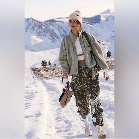 New!! Free People Color Burst Hike Embroidered Pants Army Green Medium - Picture 2 of 6